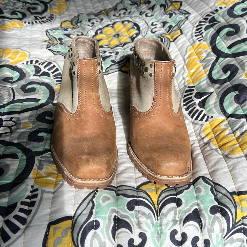 Woolrich Kiva mule bootie, size 6.5. Worn a handful of times.